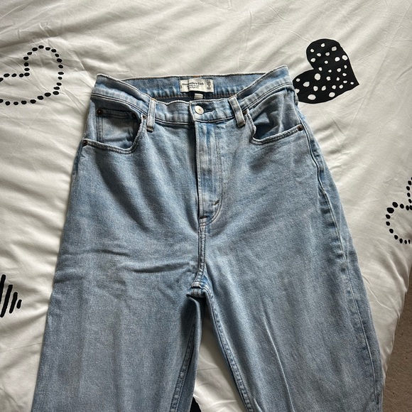 Abercrombie Curve Love Jeans - Picture 2 of 4